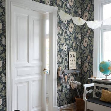 0066871_anemone-navy-floral-wallpaper_600